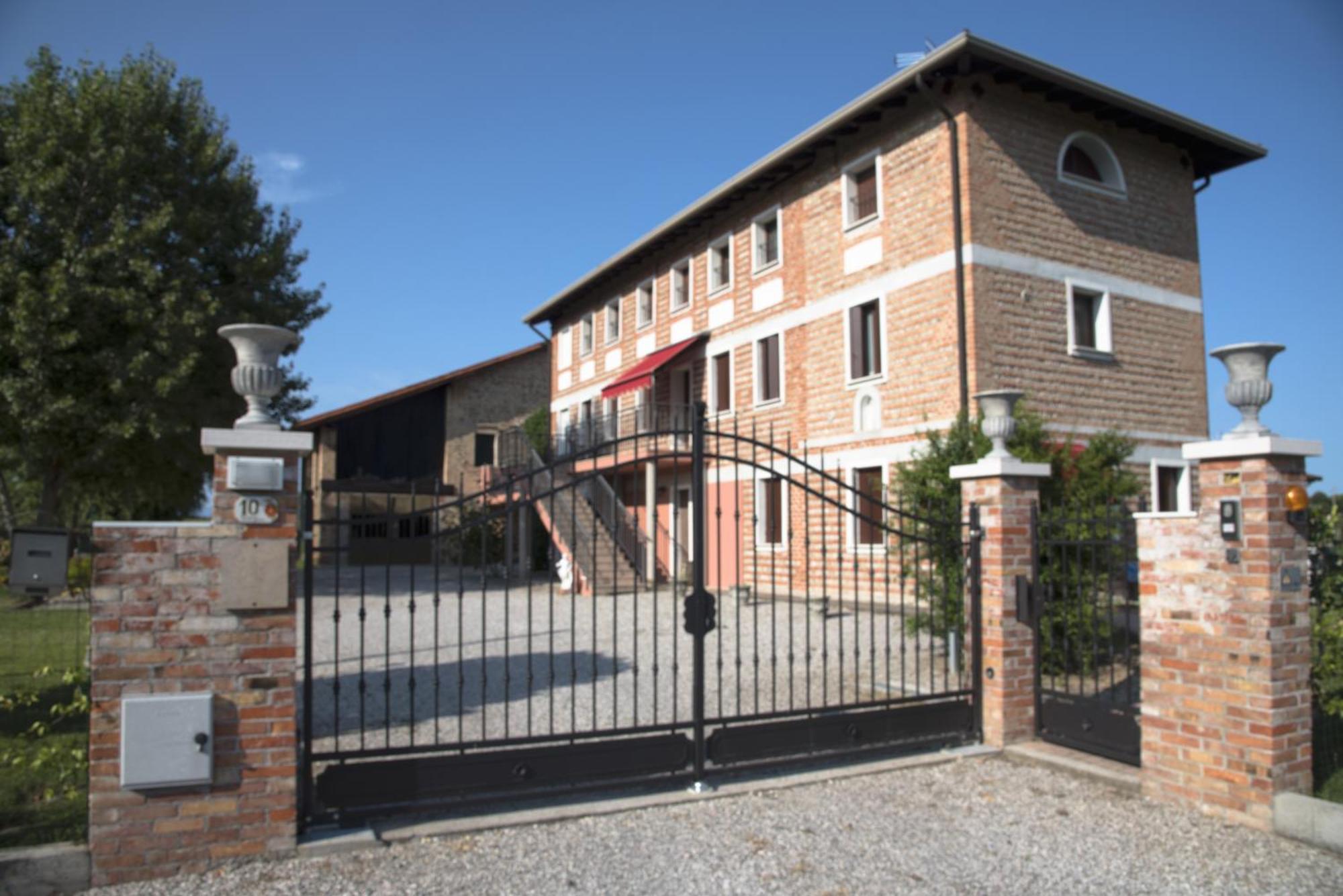 Chiaro Di Luna San Vito al Tagliamento Exterior photo